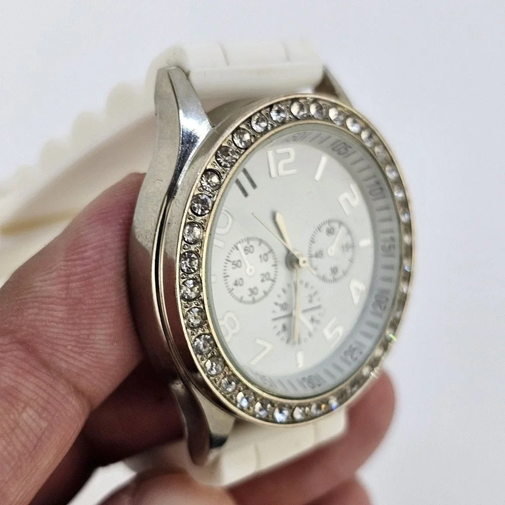 38MM Women's Watch White Dial Crystal Bezel White Plastic Bands New‎ Battery